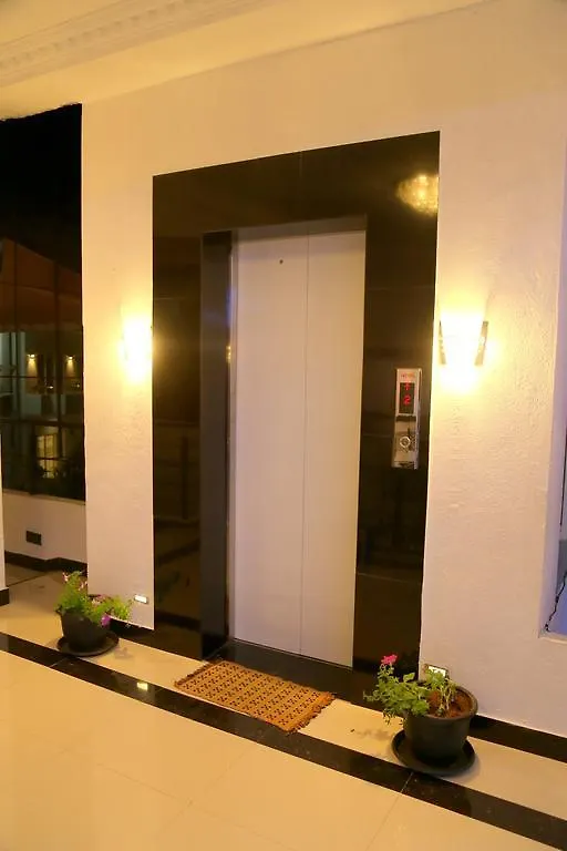 Hotel Sunrich, Kandy Hedeniya 3*,